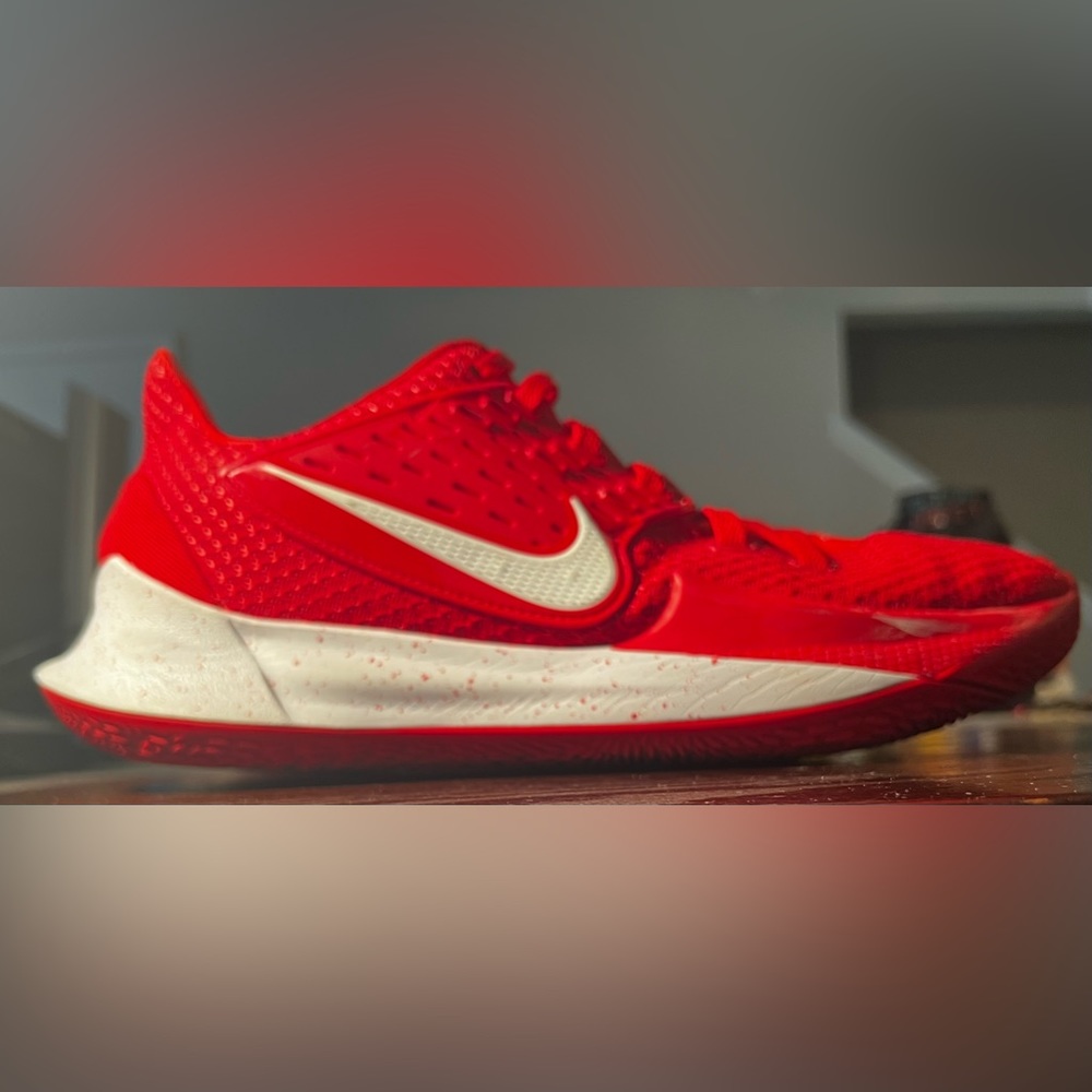 Nike Kyrie low 2 university red